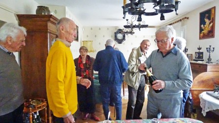 Chez Matou et Jeannine. On commence par l'apéro au champagne !